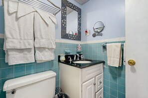 Hair dryer, towels - Ocean view condo on beach block with balcony, near restaurants and more (Ocean City)