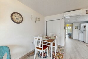 Dining - Ocean view condo on beach block with balcony, near restaurants and more (Ocean City)