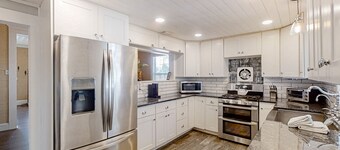 Pet -Friendly Home Walking Distance to Down St Augustine