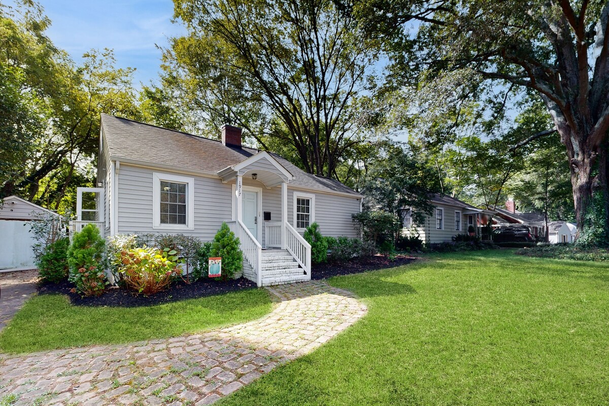 Charming House with Cozy Patio and Firepit for Relaxing Evenings