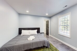 7 soverom, strykejern/-brett, internettilgang og sengetøy