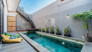 Outdoor pool, pool loungers