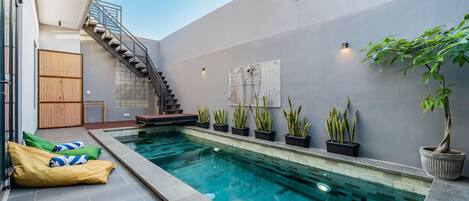 Outdoor pool, pool loungers