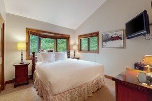 4 bedrooms, iron/ironing board, travel crib, internet