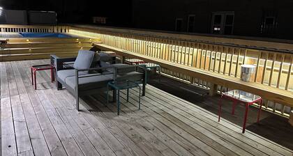 Exquisite Chicago Modern Rooftop, Sleeps 9