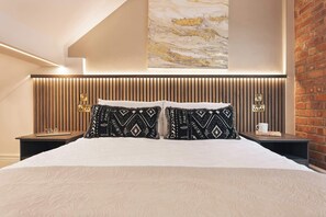 3 bedrooms, desk, iron/ironing board, WiFi