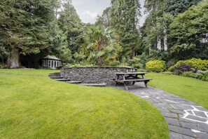 Outdoor dining - High Cross Lodge | Ridgestone (Troutbeck)