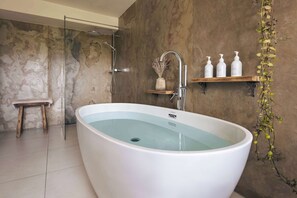 Shower, towels - Levens Farmstead Rural Retreat HotTub | Ridgestone (Westmorland and Furness)