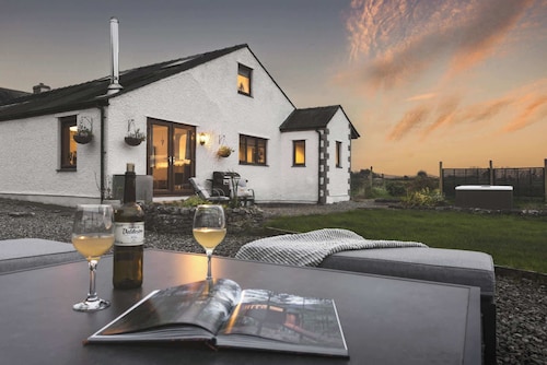 Levens Farmstead Rural Retreat HotTub | Ridgestone