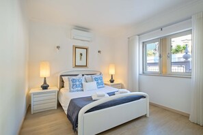 5 chambres, fer et planche à repasser, lit de bébé portatif, Wi-Fi