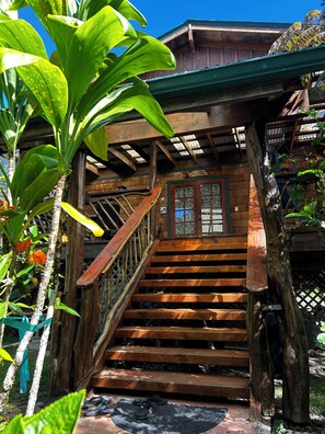 Exterior - Lazy Lehua Cottage (Volcano)