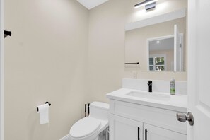 مجففات شعر، مناشف، ورق حمّام