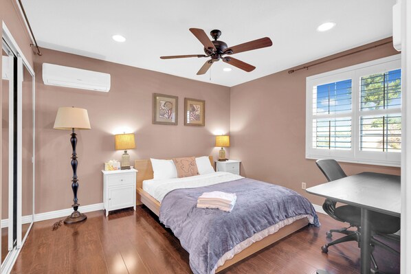 2 عدّة غرف نوم ومكواة/لوح كي وواي فاي