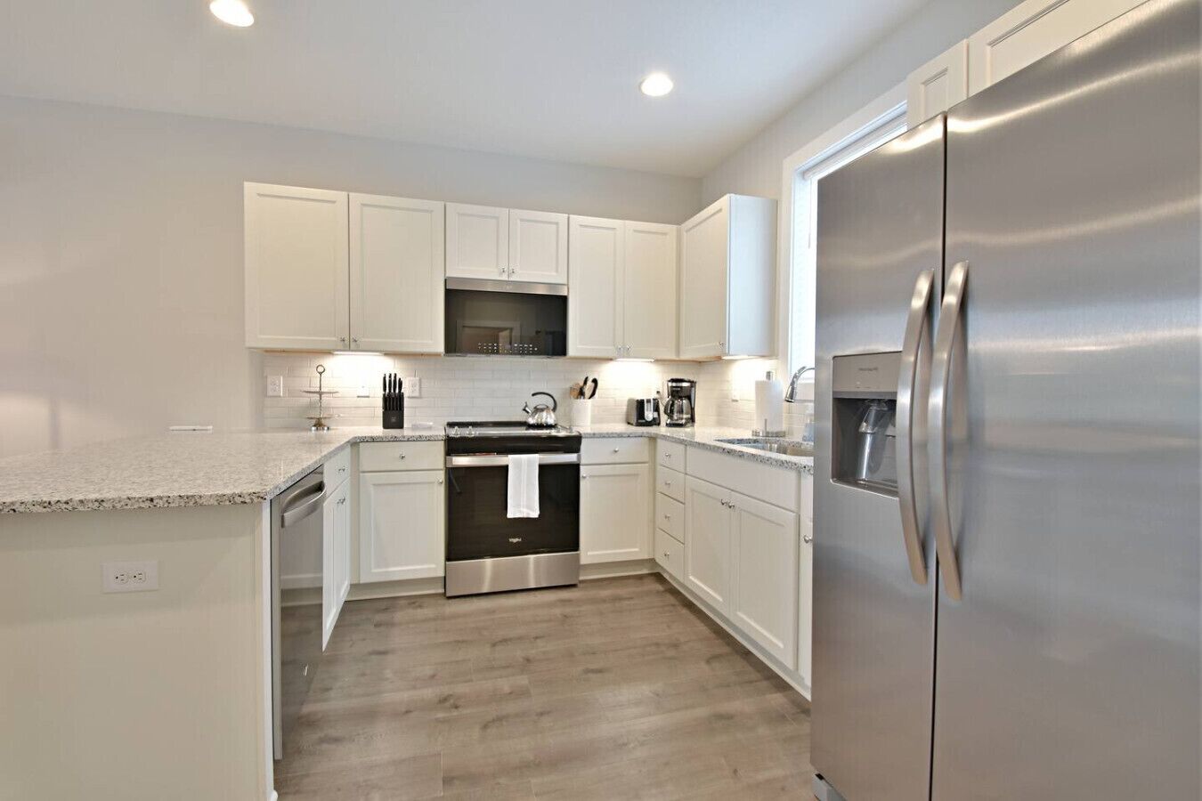 冰箱、微波炉、烤箱、炉灶