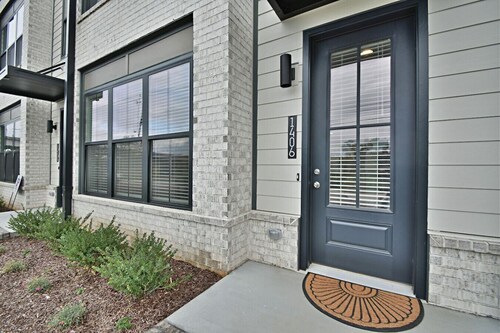 Rooftop w/River View -8 Min to Downtown & Neyland