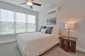 3 bedrooms, iron/ironing board, free WiFi, bed sheets - Rooftop w/River View -8 Min to Downtown & Neyland (Knoxville)