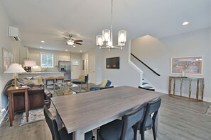 Smart TV - Rooftop w/River View -8 Min to Downtown & Neyland (Knoxville)