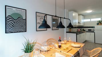 Villa, 3 Bedrooms | Dining room