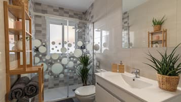 Villa, 3 Bedrooms | Bathroom | Shower, free toiletries, hair dryer, towels