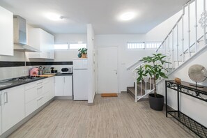 Villa, 3 chambres | Cuisine privée | Réfrigérateur, plaque de cuisson, bouilloire électrique