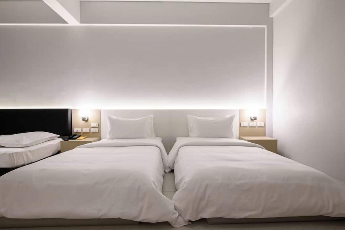 In-room safe, free WiFi, bed sheets