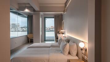 In-room safe, free WiFi, bed sheets