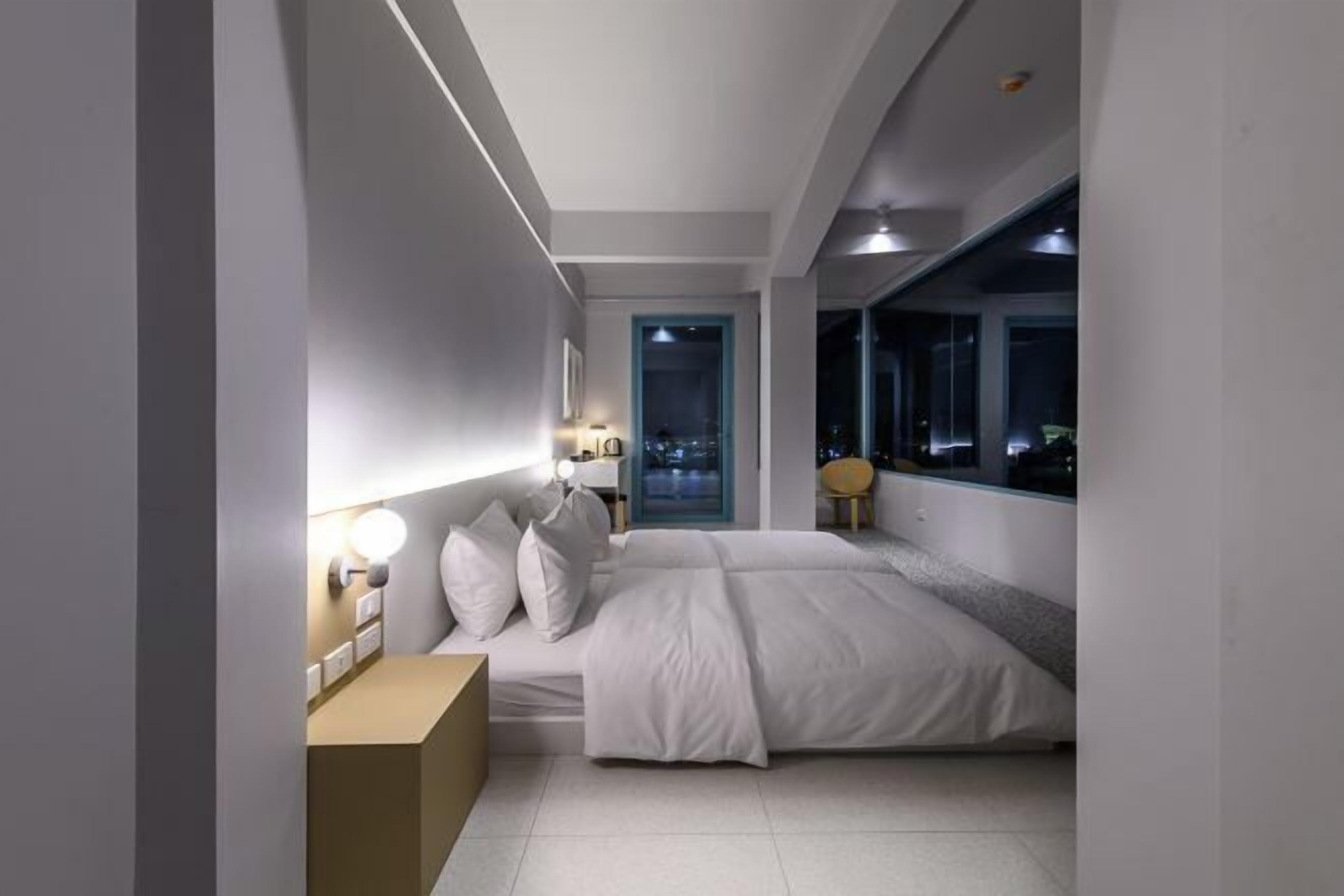 In-room safe, free WiFi, bed sheets