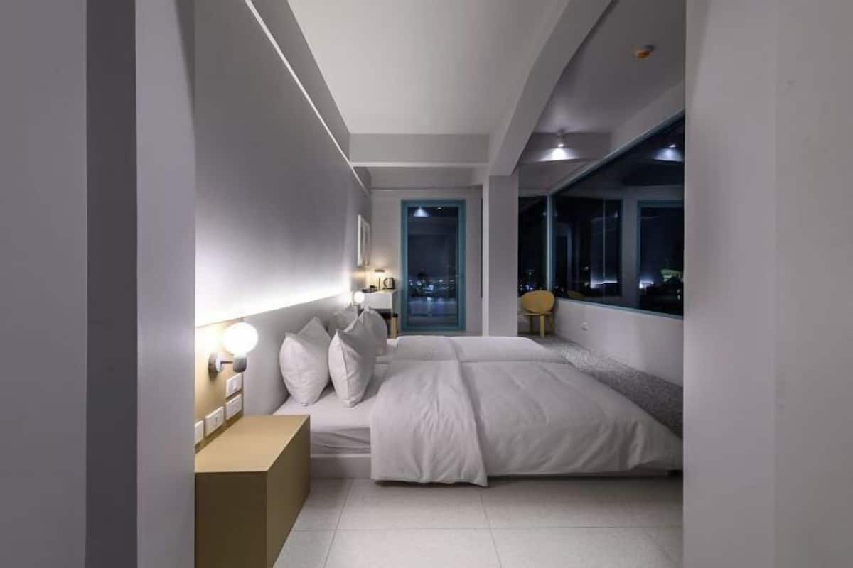 In-room safe, free WiFi, bed sheets