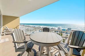 Outdoor dining - Sanibel 1003 ~ Outdoor/Kiddie Pools, Sauna, Beach Access + $400 FREE Activities Daily ~ Zoo/Parasail (Gulf Shores)