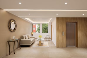 D-Luxe Queen Room with Balcony | In-room safe, desk, laptop workspace, blackout curtains
