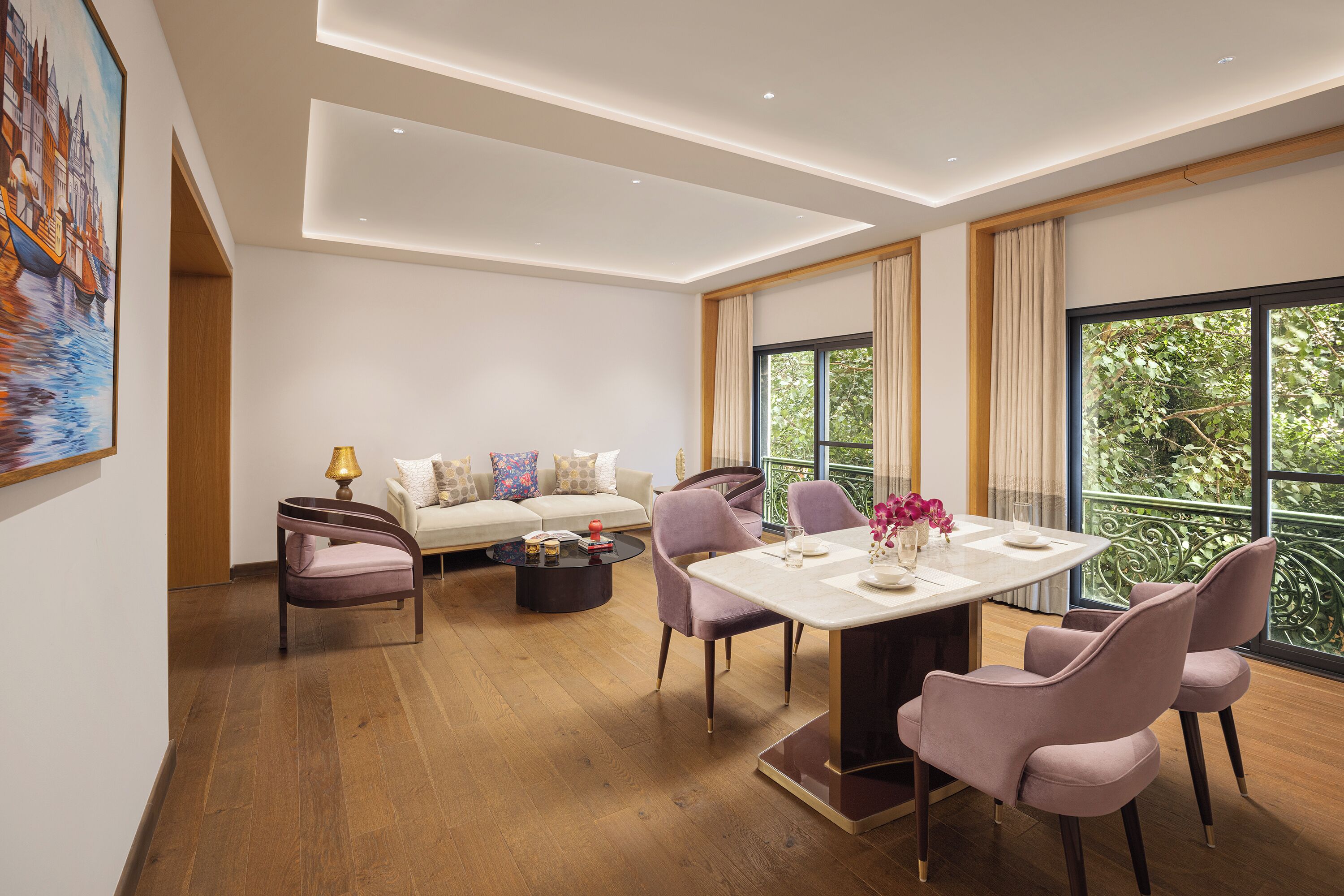 Executive Suite with 1Bedroom | In-room safe, desk, laptop workspace, blackout curtains