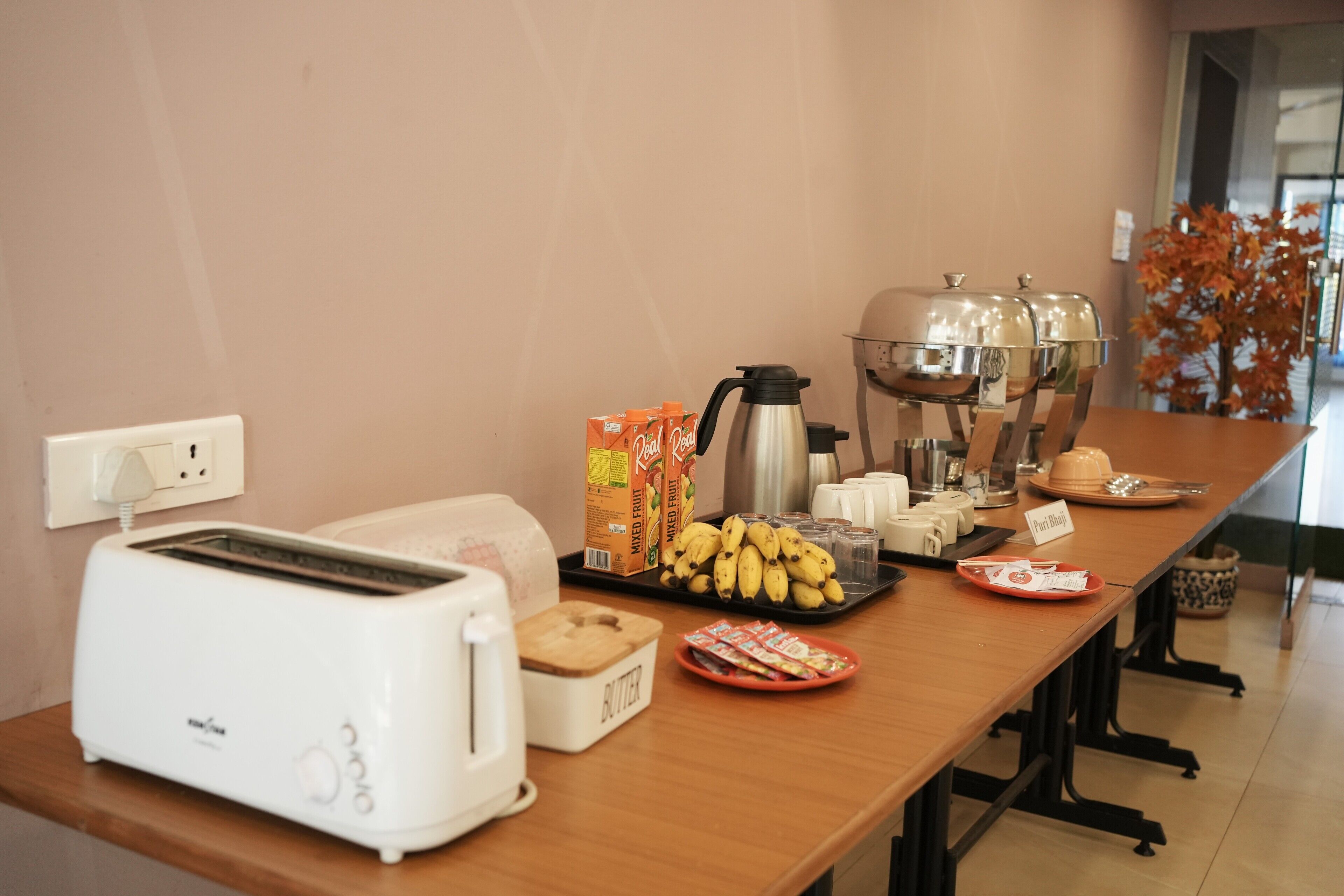 فطور من الأطباق المحلية مجانًا يوميًا