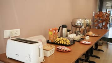 Déjeuner composé de spécialités locales gratuit tous les jours