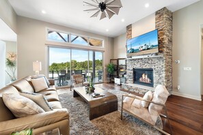 Smart-tv en een open haard