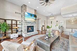 Smart TV, fireplace