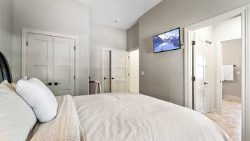 5 bedrooms, iron/ironing board, travel crib, free WiFi