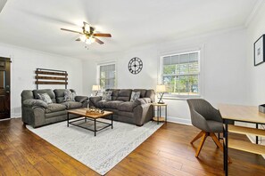 TV - Pet-Friendly Mobile Condo ~ 4 Mi to Downtown! (Mobile)