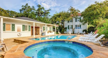 Pet-Friendly Mobile Condo ~ 4 Mi to Downtown!