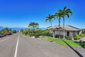 Property grounds - Ocean-View Oasis w/ Pool in Kailua-Kona! (Kailua-Kona)