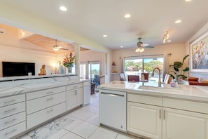Interior - Ocean-View Oasis w/ Pool in Kailua-Kona! (Kailua-Kona)