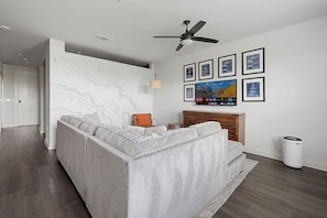 Smart TV, offices