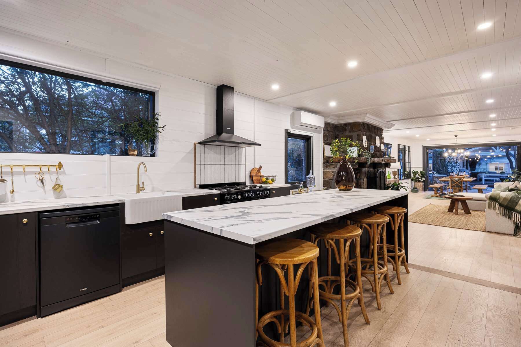 冰箱、微波炉、烤箱、炉灶