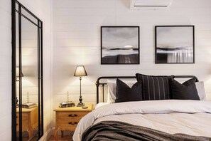 6 Schlafzimmer, Schreibtisch, Bügeleisen/Bügelbrett, WLAN