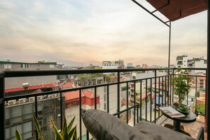 行政开间套房, 阳台, 城市景观 | 露台