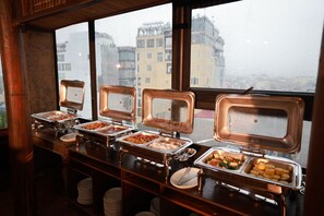 含每日吃到飽早餐