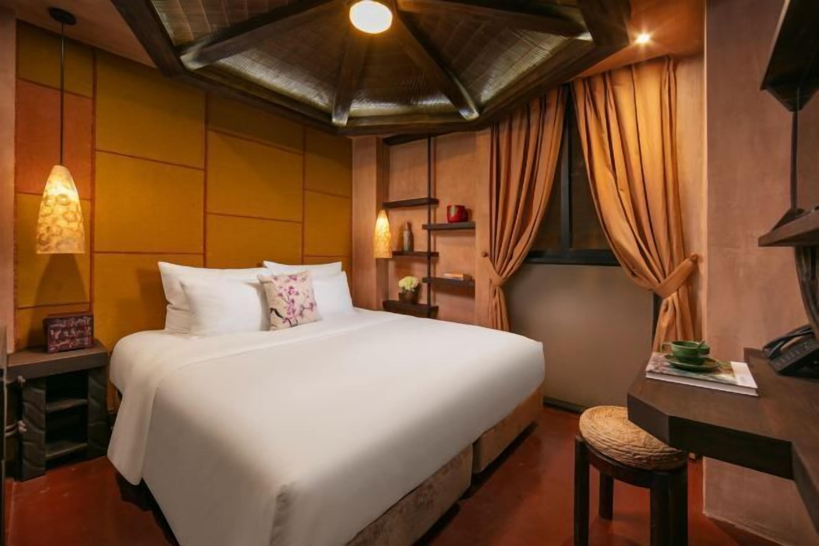 Ropa de cama de alta calidad, minibar, caja fuerte y escritorio