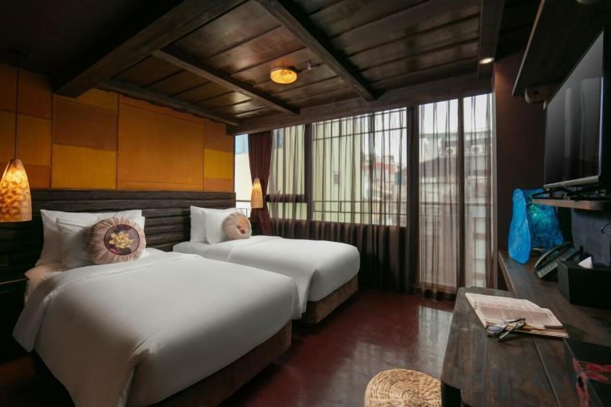 Minibar, in-room safe, desk, blackout drapes