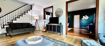1910 Victorian · River Views · Walk to LCSC · Sleeps 12