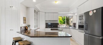 Peaceful Family Home: 4-Bed, Pool, Alfresco Dining