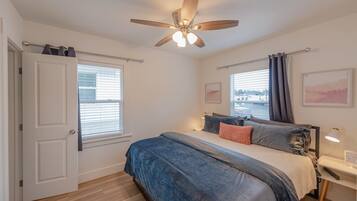 2 bedrooms, desk, iron/ironing board, WiFi